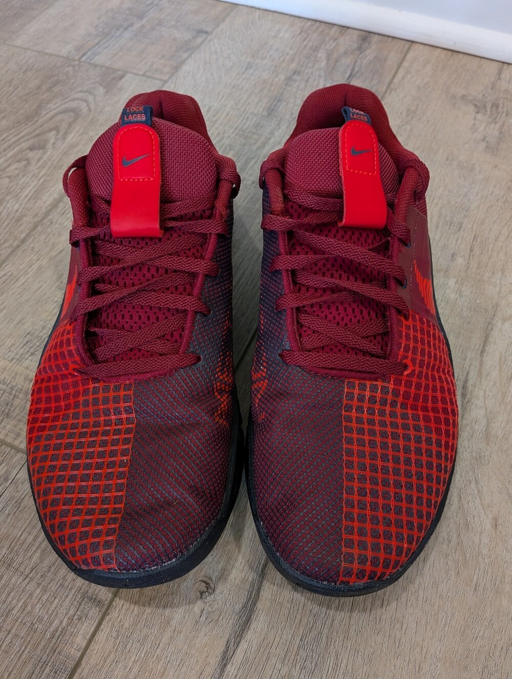 Nike Men’s Metcom 8 Red and Burgundy Athletic Shoes | Size 10